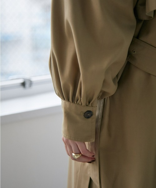ECRIRE（エクリール）の「スタンドカラー対応ツイルトレンチコート（トレンチコート・レディース・カーキ/キャメル/グレー・M/L）」の19枚目の写真