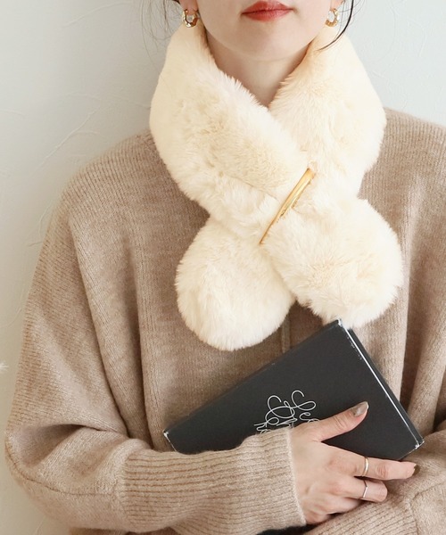 reca（レカ）の「フェイクファーマフラー（マフラー・レディース・ベージュ/ブラック/アイボリー・ONE SIZE）」の4枚目の写真