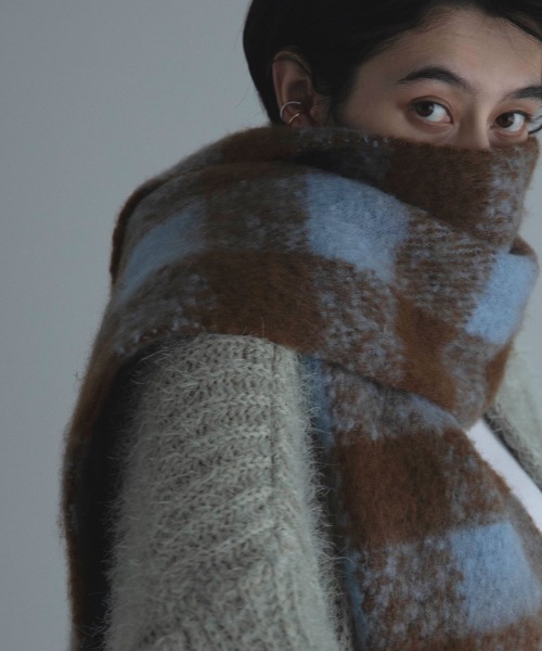 marjour（マージュール）の「CHECK BULLKY MUFFLER（マフラー・レディース・ブラウン系・FREE）」の2枚目の写真