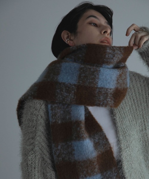 marjour（マージュール）の「CHECK BULLKY MUFFLER（マフラー・レディース・ブラウン系・FREE）」の3枚目の写真