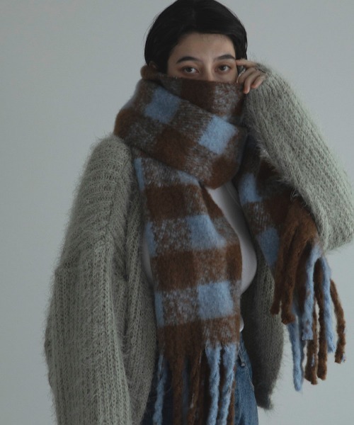 marjour（マージュール）の「CHECK BULLKY MUFFLER（マフラー・レディース・ブラウン系・FREE）」の4枚目の写真