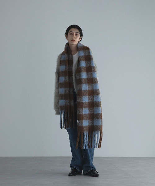 marjour（マージュール）の「CHECK BULLKY MUFFLER（マフラー・レディース・ブラウン系・FREE）」の5枚目の写真