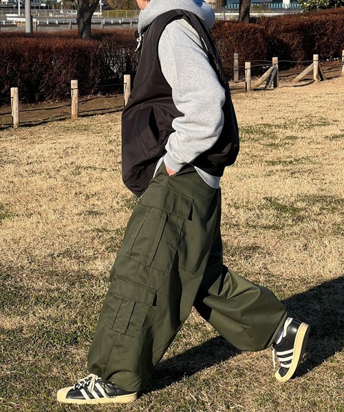 kutir(クティール)の「オーバーサイズMA-1ベスト(ダウンベスト・メンズ・カーキ/ブラック・MEDIUM/LARGE)」の7枚目の写真