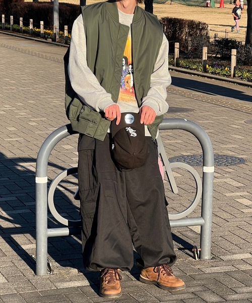 kutir(クティール)の「オーバーサイズMA-1ベスト(ダウンベスト・メンズ・カーキ/ブラック・MEDIUM/LARGE)」の14枚目の写真