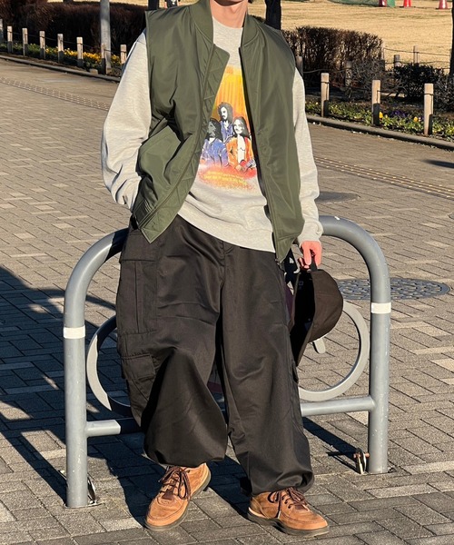 kutir(クティール)の「オーバーサイズMA-1ベスト(ダウンベスト・メンズ・カーキ/ブラック・MEDIUM/LARGE)」の15枚目の写真