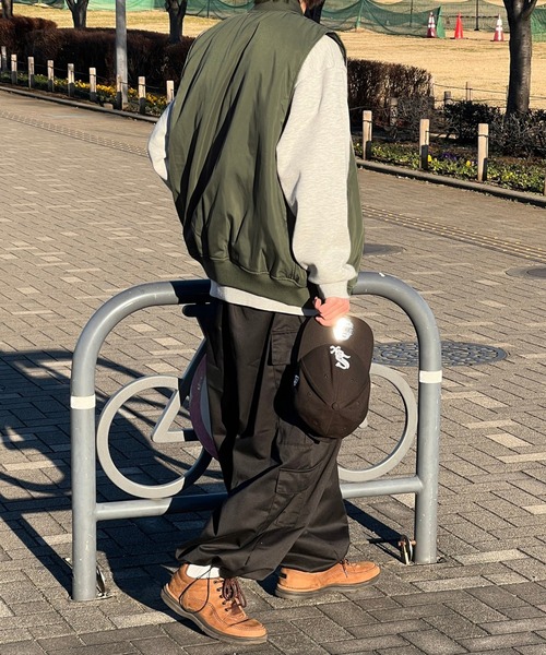 kutir(クティール)の「オーバーサイズMA-1ベスト(ダウンベスト・メンズ・カーキ/ブラック・MEDIUM/LARGE)」の16枚目の写真
