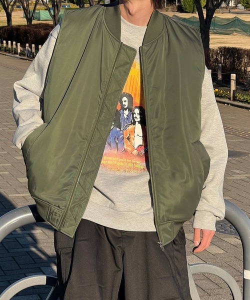 kutir(クティール)の「オーバーサイズMA-1ベスト(ダウンベスト・メンズ・カーキ/ブラック・MEDIUM/LARGE)」の13枚目の写真