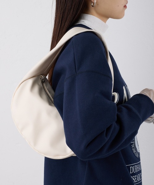 CIAOPANIC TYPY(チャオパニックティピー)の「ハーフムーンワンハンドルバッグ(ハンドバッグ・レディース・アイボリー/ブラック/ピンク/ブルー・ONE SIZE)」の2枚目の写真