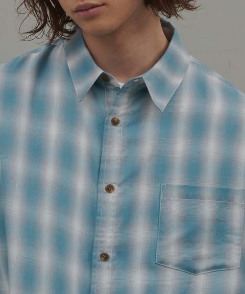 Revo.（レボ）の「Revo. オンブレチェック オーバーサイズシルエット 長袖シャツ（シャツ/ブラウス・メンズ・ネイビー/ブルー/ブラック/オレンジ/サックスブルー/グレー・1/2）」の21枚目の写真