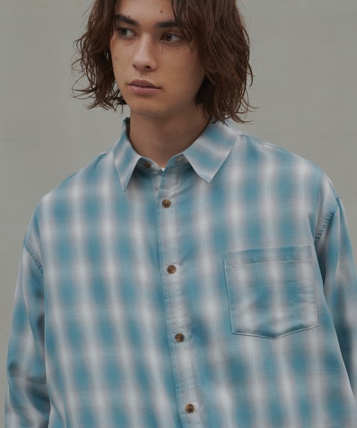 Revo.（レボ）の「Revo. オンブレチェック オーバーサイズシルエット 長袖シャツ（シャツ/ブラウス・メンズ・ネイビー/ブルー/ブラック/オレンジ/サックスブルー/グレー・1/2）」の11枚目の写真