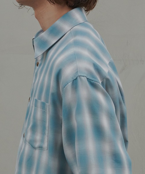 Revo.（レボ）の「Revo. オンブレチェック オーバーサイズシルエット 長袖シャツ（シャツ/ブラウス・メンズ・ネイビー/ブルー/ブラック/オレンジ/サックスブルー/グレー・1/2）」の22枚目の写真