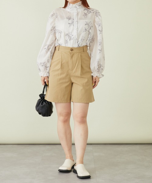 mebole(メボレ)の「タック入りチノショートパンツ(チノパンツ・レディース・ベージュ/ネイビー/ホワイト・MEDIUM/LARGE)」の16枚目の写真