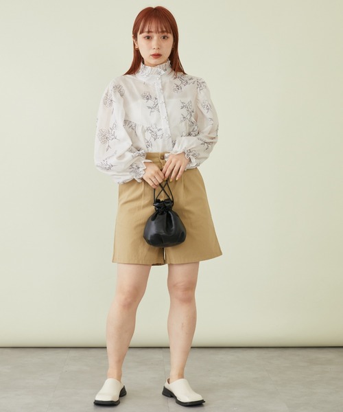 mebole(メボレ)の「タック入りチノショートパンツ(チノパンツ・レディース・ベージュ/ネイビー/ホワイト・MEDIUM/LARGE)」の13枚目の写真