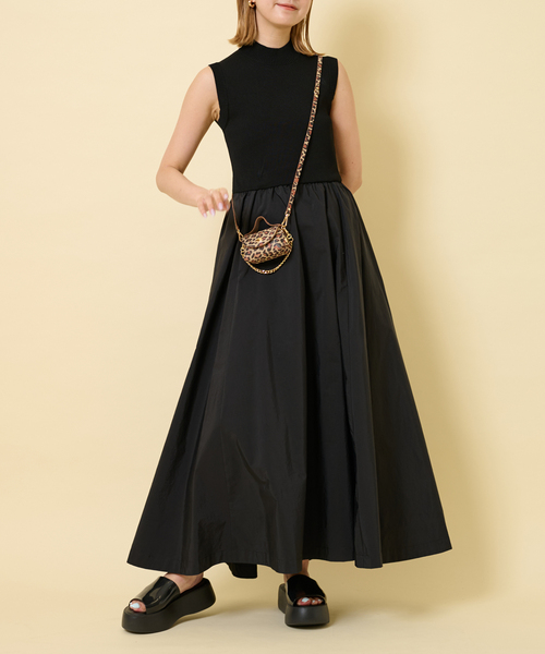 U by SPICK&SPAN(ユーバイスピックアンドスパン)の「ニットドッキングボリュームワンピース(ワンピース・レディース・ブラック/アイボリー・FREE)」の2枚目の写真