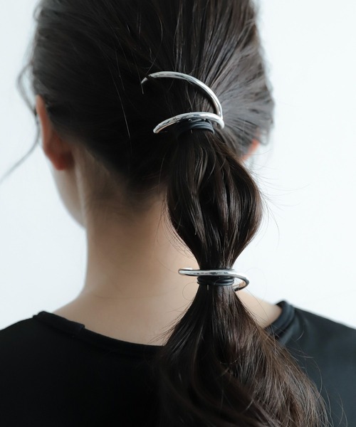 HARE(ハレ)の「2Pワイヤーヘアカフ(HARE)(バレッタ/ヘアクリップ・レディース・シルバー・FREE)」の3枚目の写真
