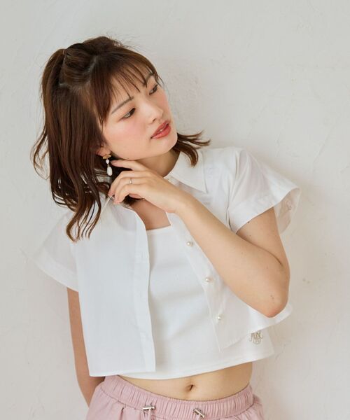 MAJESTIC LEGON(マジェスティックレゴン)の「パールボタン肩あきショートシャツ(シャツ/ブラウス・レディース・イエロー/サックスブルー/ブルー系その他2/ピンク系その他2/オフホワイト・MEDIUM)」の14枚目の写真