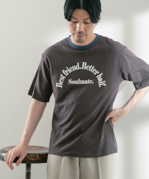 ITEMS URBANRESEARCH（アイテムズ アーバンリサーチ）の「リブ配色 ロゴプリント スラブTシャツ（Tシャツ/カットソー・メンズ・チャコールグレー/オフホワイト/グレー系その他・LARGE/MEDIUM）」の3枚目の写真