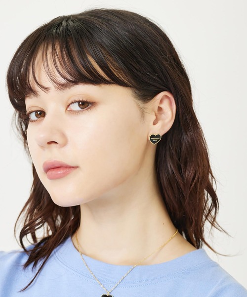 MILKFED.（ミルクフェド）の「HEART LOGO STUD EARRINGS（ピアス（両耳用）・レディース・ホワイト/ブラック/レッド・ONE SIZE）」の6枚目の写真