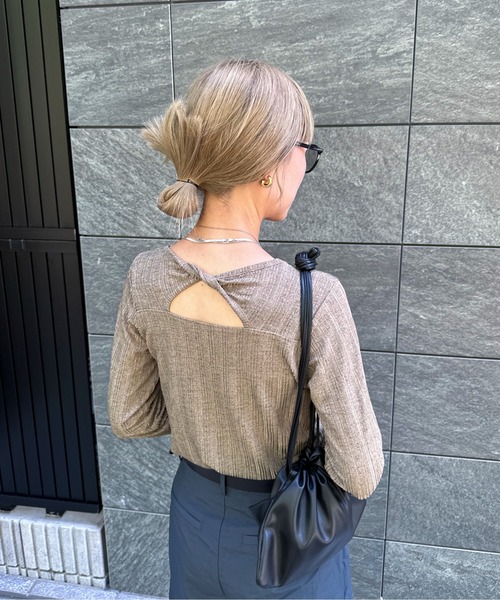 feepur（フェピュール）の「バックオープンランダムリブラメロンTee（Tシャツ/カットソー・レディース・モカ/オフホワイト/ブラック・MEDIUM）」の15枚目の写真