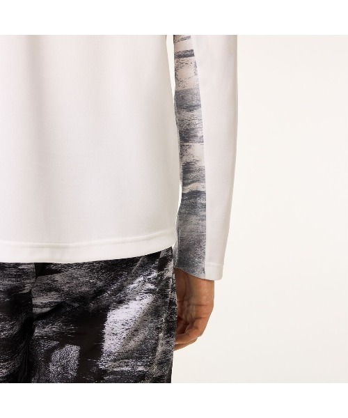 OAKLEY(オークリー)の「オークリー SLANT LOGO PRINT L/S TEE 8.0 /ロングTシャツ/ロンT/TRAINING スポーツ・トレーニング/OAKLEY(Tシャツ/カットソー・メンズ・ホワイト/ブラック/ブルー・M/S/L)」の5枚目の写真