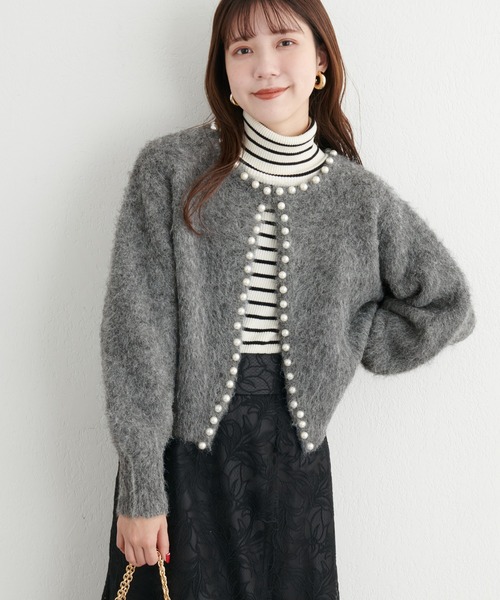 natural couture(ナチュラルクチュール)の「アルパカタッチパールトリムカーディガン(カーディガン/ボレロ・レディース・サックスブルー/チャコールグレー/ピンク/モカ・FREE)」の7枚目の写真
