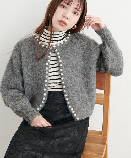 natural couture(ナチュラルクチュール)の「アルパカタッチパールトリムカーディガン(カーディガン/ボレロ・レディース・サックスブルー/チャコールグレー/ピンク/モカ・FREE)」の5枚目の写真