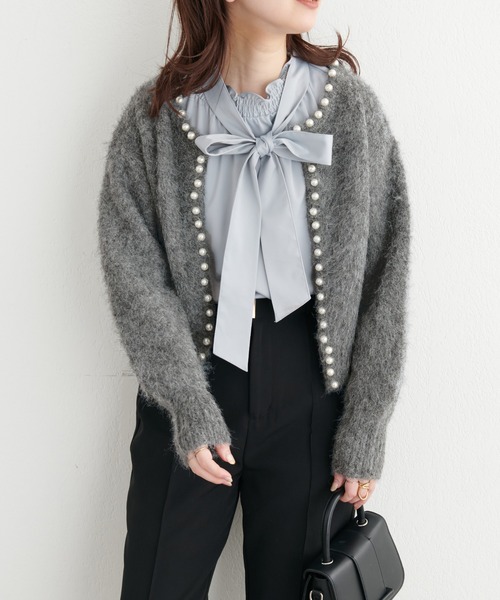 natural couture(ナチュラルクチュール)の「アルパカタッチパールトリムカーディガン(カーディガン/ボレロ・レディース・サックスブルー/チャコールグレー/ピンク/モカ・FREE)」の9枚目の写真