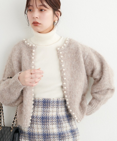 natural couture(ナチュラルクチュール)の「アルパカタッチパールトリムカーディガン(カーディガン/ボレロ・レディース・サックスブルー/チャコールグレー/ピンク/モカ・FREE)」の15枚目の写真