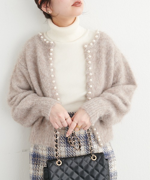 natural couture(ナチュラルクチュール)の「アルパカタッチパールトリムカーディガン(カーディガン/ボレロ・レディース・サックスブルー/チャコールグレー/ピンク/モカ・FREE)」の13枚目の写真