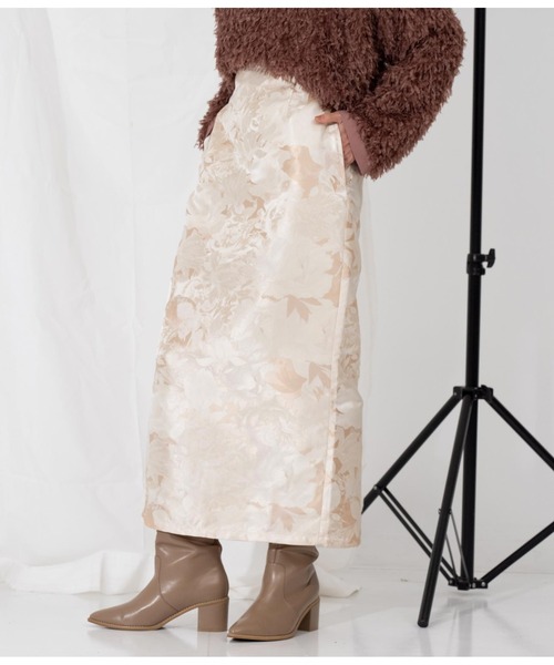 Settimissimo（セッティミッシモ）の「ジャガードフラワー Iラインスカート ナロースカート（スカート・レディース・アイボリー/イエロー・FREE）」の4枚目の写真