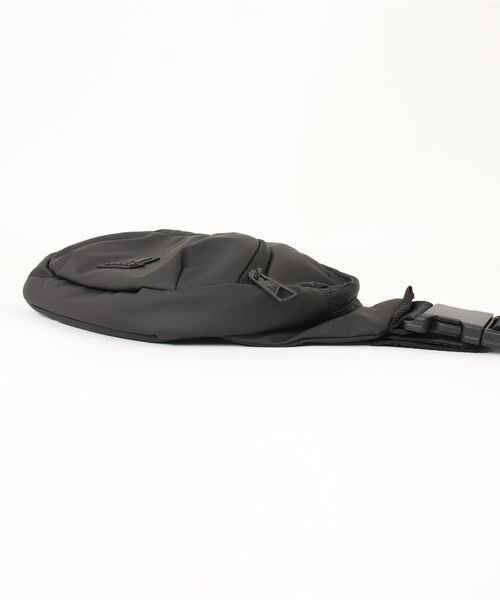 【adidas】ユニセックス◇ウルトラモダン ウエストバッグ adidas（アディダス）の「《adidas》ｳﾙﾄﾗﾓﾀﾞﾝｳｴｽﾄﾊﾞｯｸﾞ（ボディ