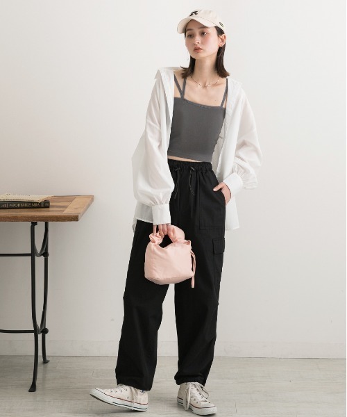 ad thie（アドティエ）の「カップ付き・ショート スクエアキャミソール（キャミソール・レディース・オフホワイト/グレー/ブラウン/ブラック・FREE）」の14枚目の写真