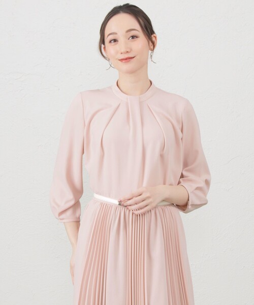 amaca(アマカ)の「ソフトジョーゼットスタンドカラーブラウス(シャツ/ブラウス・レディース・ダークネイビー/オフホワイト/ピンク系その他2・38/40)」の3枚目の写真