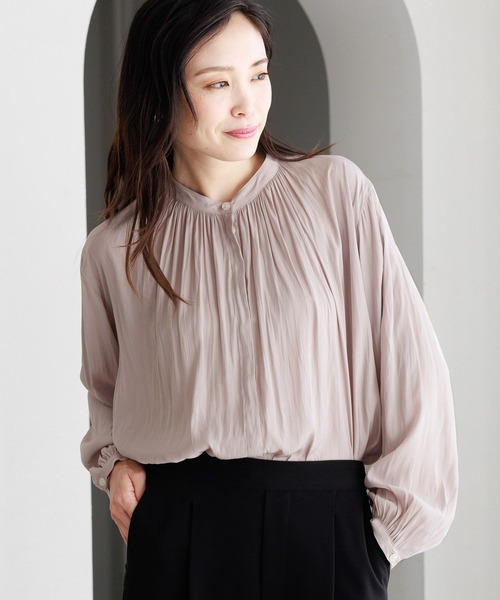 Elura（エルーラ）の「【入卒式／結婚式／祝賀会】セレモニー&お祝いサテンブラウス／988747（シャツ/ブラウス・レディース・ピンクベージュ/ネイビー・MEDIUM/LARGE）」の2枚目の写真