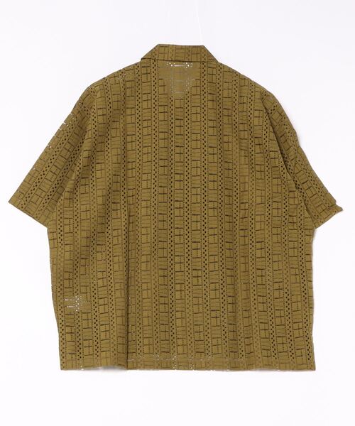 le cercle ADAM ET ROPE'(ルセルクルアダムエロペ)の「【mens】ジオメトリックレースシャツ(シャツ/ブラウス・メンズ・カーキ・M)」の2枚目の写真
