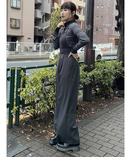 MURUA（ムルーア）の「2WAYストラップショルダーロンパース（ワンピース・レディース・ダークグレー/ベージュ・1/2）」の18枚目の写真