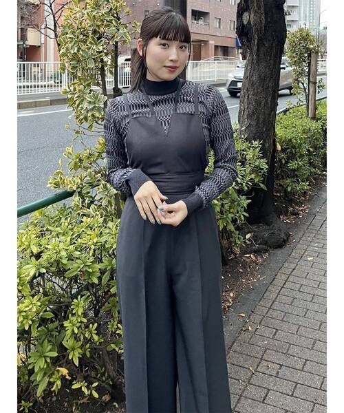 MURUA（ムルーア）の「2WAYストラップショルダーロンパース（ワンピース・レディース・ダークグレー/ベージュ・1/2）」の15枚目の写真