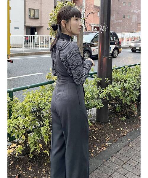 MURUA（ムルーア）の「2WAYストラップショルダーロンパース（ワンピース・レディース・ダークグレー/ベージュ・1/2）」の14枚目の写真