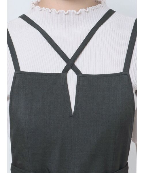 MURUA（ムルーア）の「2WAYストラップショルダーロンパース（ワンピース・レディース・ダークグレー/ベージュ・1/2）」の10枚目の写真