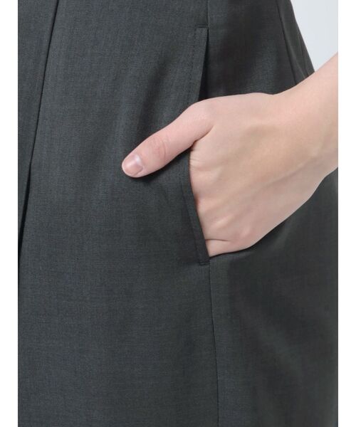 MURUA（ムルーア）の「2WAYストラップショルダーロンパース（ワンピース・レディース・ダークグレー/ベージュ・1/2）」の8枚目の写真