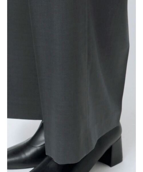 MURUA（ムルーア）の「2WAYストラップショルダーロンパース（ワンピース・レディース・ダークグレー/ベージュ・1/2）」の7枚目の写真