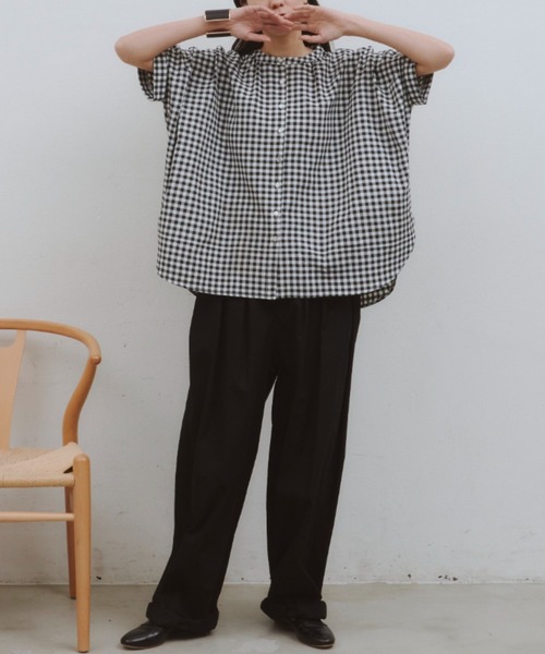 Libra Cue(リブラ キュー)の「バンドカラーボリュームブラウス(シャツ/ブラウス・レディース・ブルー/ブラック/チェック/ストライプ/ナチュラル/グリーン・FREE)」の20枚目の写真