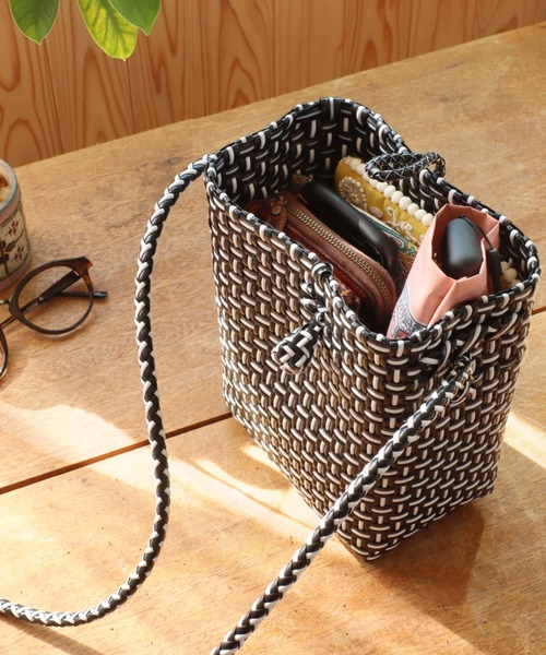 salle de bal(サルデバル)の「Earthical / アーシカル PASAR BAG パサールバッグ メルカドバッグ ショルダーバッグ TCI(ショルダーバッグ・レディース・レッド系/ライトグレー/その他1/グリーン系その他/ブラック系その他・FREE)」の2枚目の写真