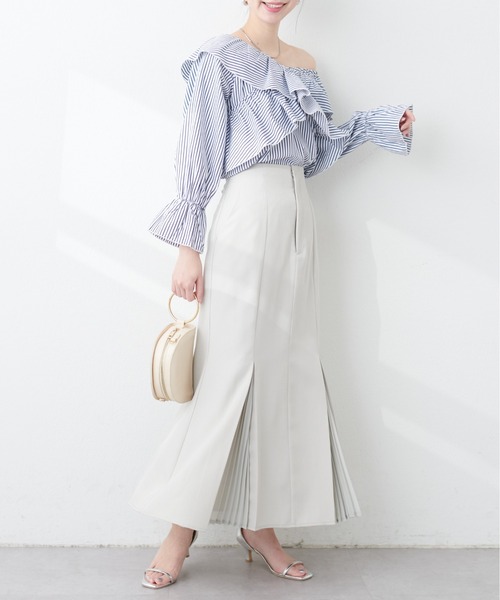 natural couture(ナチュラルクチュール)の「プリーツちらりお上品レディスカート(スカート・レディース・ライトベージュ/ブラック/ライトグレー・FREE)」の1枚目の写真