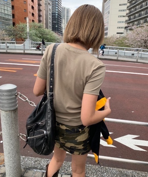 SHAGGIE(シャギー)の「ラメプリントクルーネックTEEシャツ(Tシャツ/カットソー・レディース・ホワイト/ブラウン/レッド/ピンク・FREE)」の6枚目の写真