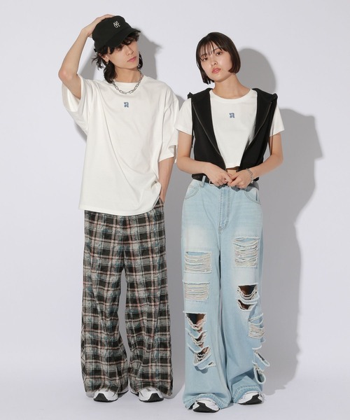 Anui（アニュイ）の「【UNISEX/3サイズ展開】ポイントロゴＴシャツ（Tシャツ/カットソー・レディース・ブラック/ライトブルー/オフホワイト・SMALL/MEDIUM/LARGE）」の4枚目の写真