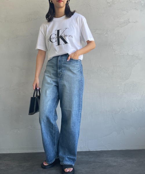 Calvin Klein（カルバン・クライン）の「[Calvin Klein/カルバンクライン] モノグラムロゴ プリントTシャツ（Tシャツ/カットソー・レディース・ホワイト/ブラック・M/L/S）」の8枚目の写真