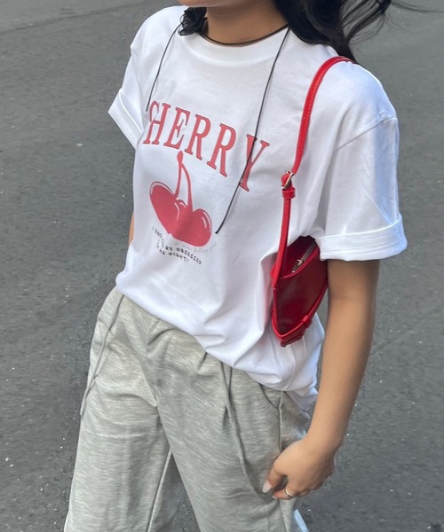 fiere(フィエール)の「チェリープリント半袖Tシャツ(Tシャツ/カットソー・レディース・ホワイト・M/L)」の4枚目の写真