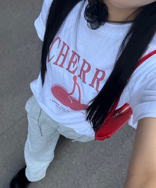 fiere(フィエール)の「チェリープリント半袖Tシャツ(Tシャツ/カットソー・レディース・ホワイト・M/L)」の3枚目の写真