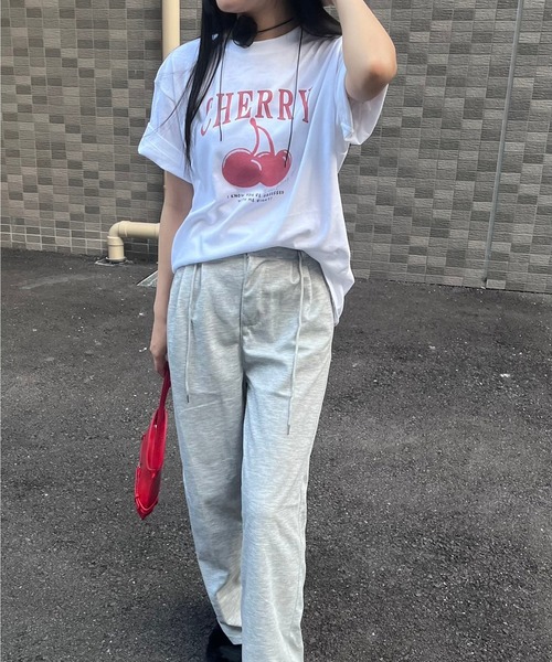 fiere(フィエール)の「チェリープリント半袖Tシャツ(Tシャツ/カットソー・レディース・ホワイト・M/L)」の2枚目の写真